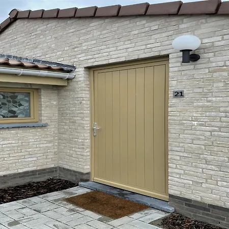 In With Private Garden, Cleaning Included