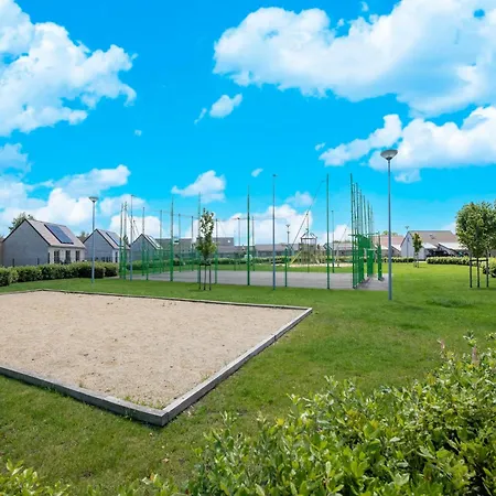 In With Private Garden, Cleaning Included Holiday home *